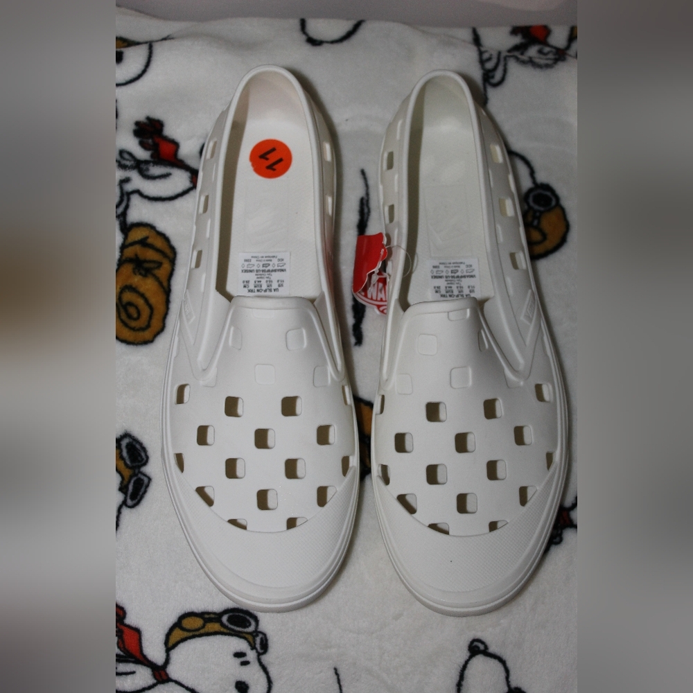 Vans OFF White Trek Water Slip-On Shoes